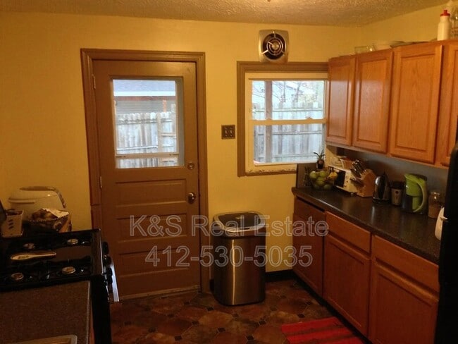 Photo - 4243 Gladstone St
