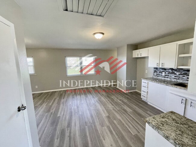Photo - 136 Rogers Dr
