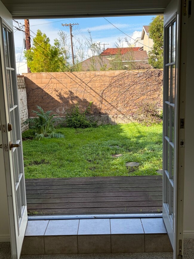 De la cubierta al patio - 8021 Belton Dr