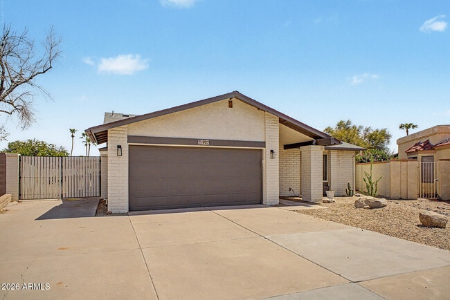 Photo - 907 N 85th Pl