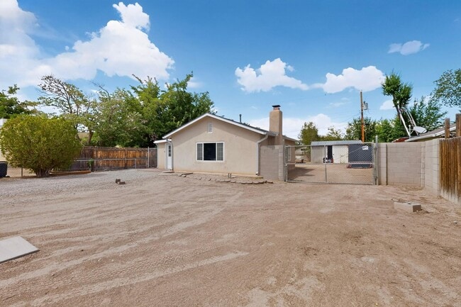 Photo - 823 San Lorenzo Ave NW