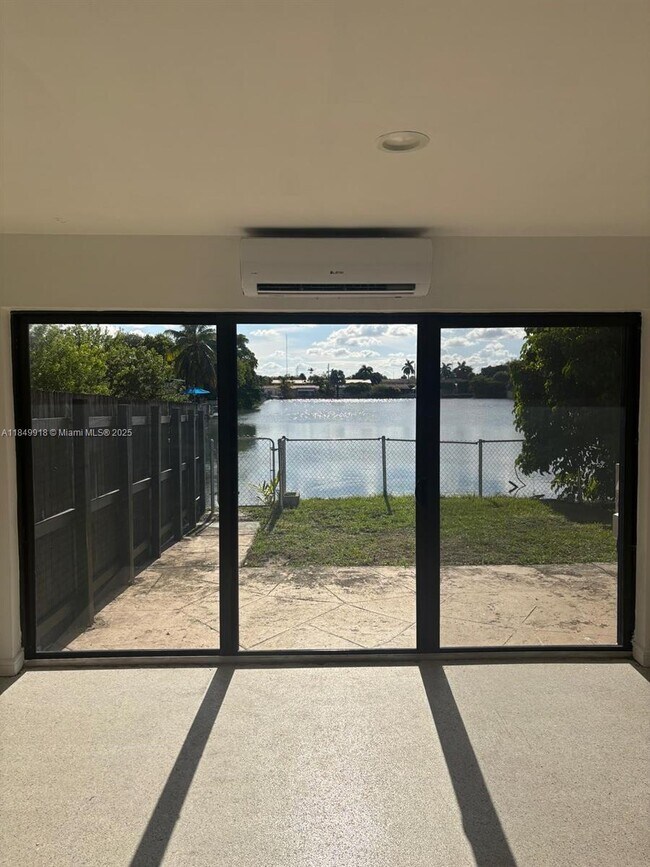 Photo - 250 SW 10th Ave Unit 1-2