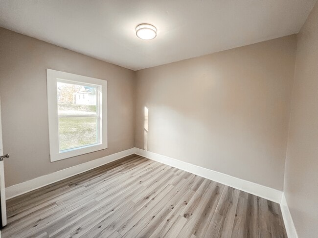 Photo - 302 New St