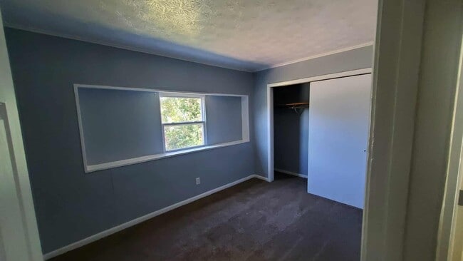 Building Photo - 107 S Church St