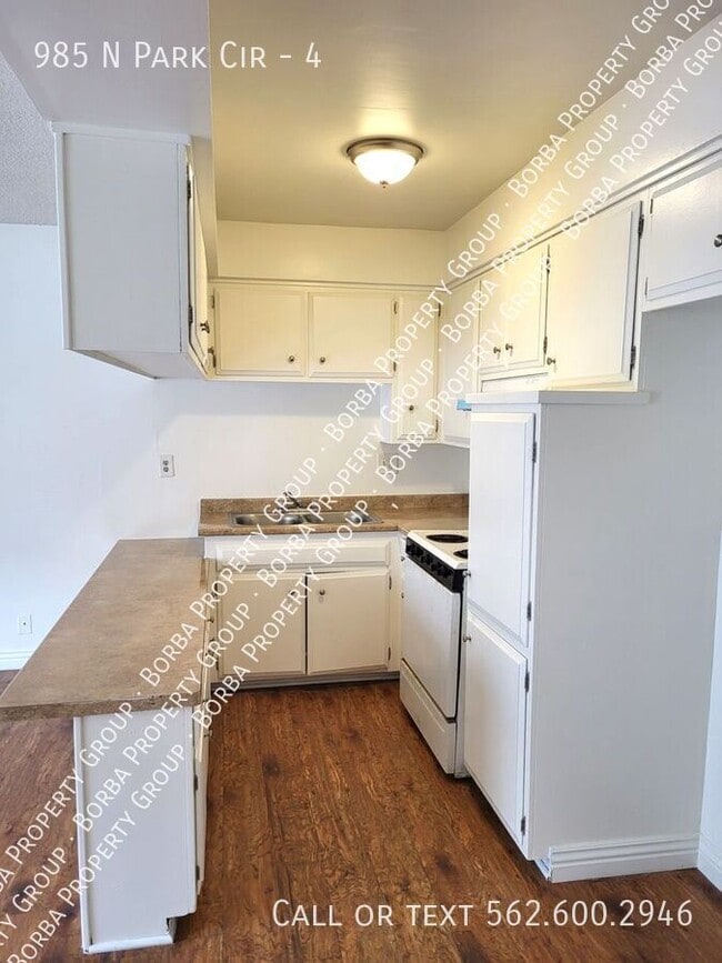 Photo - 985 N Pk Cir Unit 4
