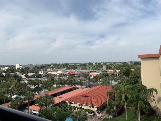 Photo - 2350 NE 14th Street Causeway Unidad 303