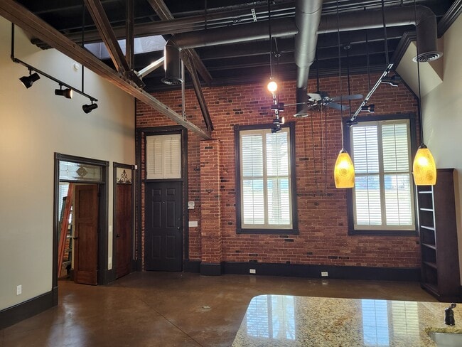 Photo - 380 N Goldthwaite St