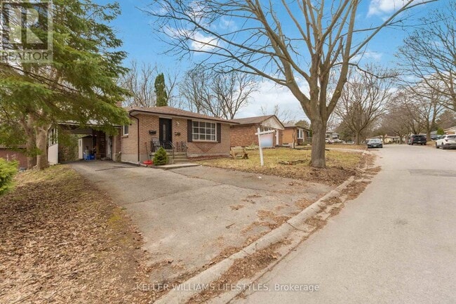 Photo - 156 Paperbirch Crescent