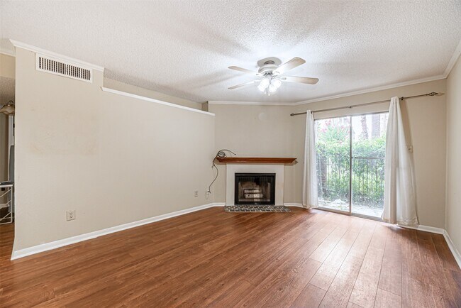 Building Photo - 2121 Hepburn St Unit 511