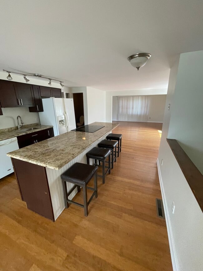Photo - 1365 Pierce Ave Unit #1