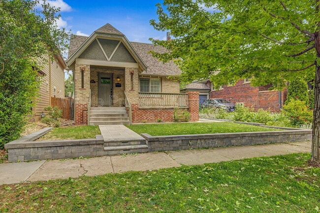 Building Photo - 2514 Clermont St