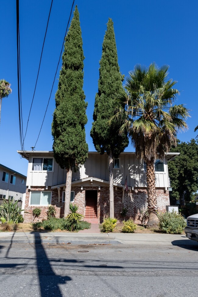 Photo - 260 Chiquita Ave Apartments