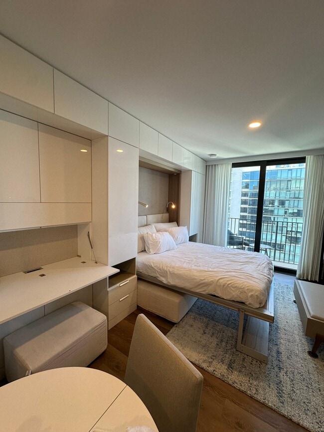 Photo - 987 Queen St Unit 3908