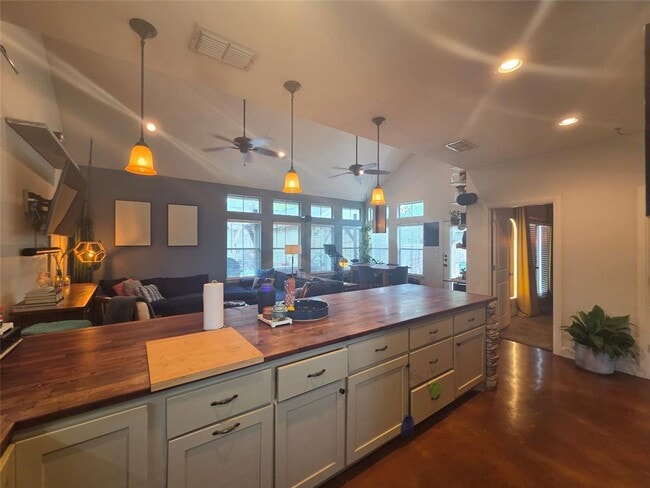 Photo - 408 W Croslin St