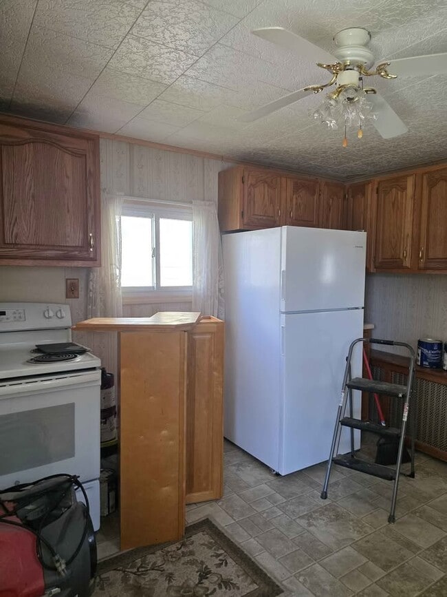 Photo - 213 W Main St