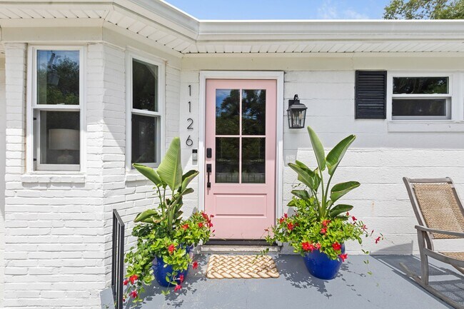 Photo - South Mount Pleasant Fully Furnished Rental