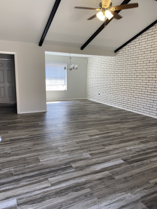 Entrance to living Room - 1120 Violet Ave Apartamentos Unidad B