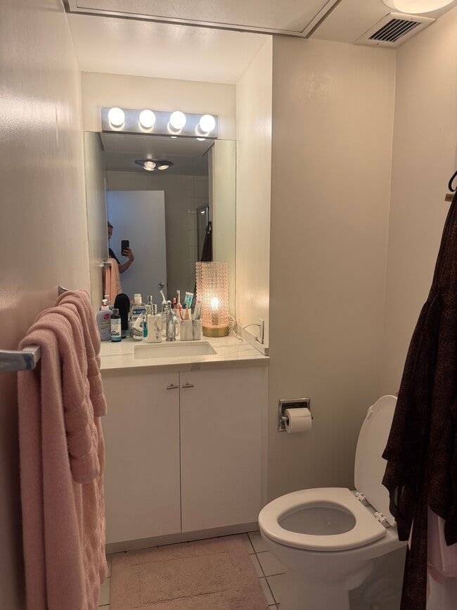 Photo - 2170 Century Park E Unidad 1202 South