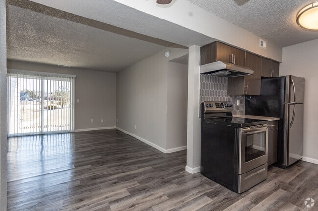 1BR, 1BA - 762SF