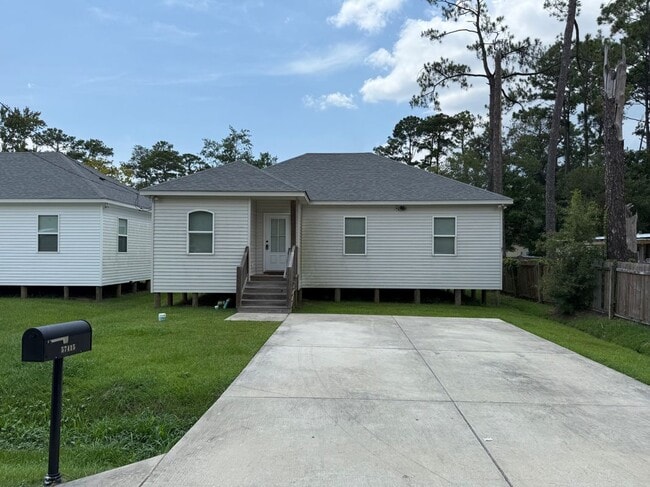 Building Photo - 57415 Oak Ave Rental