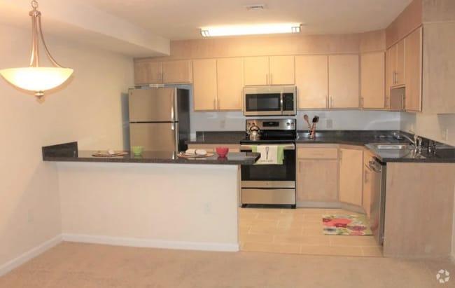 Building Photo - 10 Waterfall Dr Unit J Rental