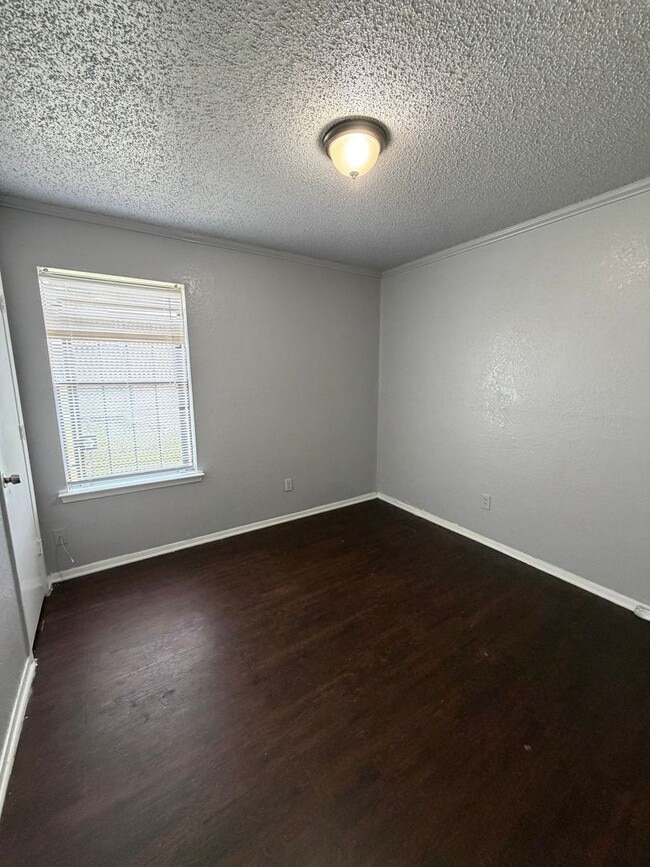 Photo - 5021-5023 Vinson St Unit 5023