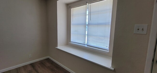 Photo - 728 N Main St