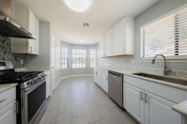 808 Primrose Ln