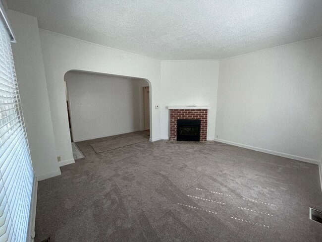 Photo - 4br/2ba house with fenced yard with detached garage