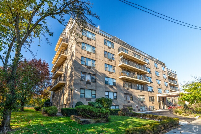 175 Zoe St - Woodview Condominium