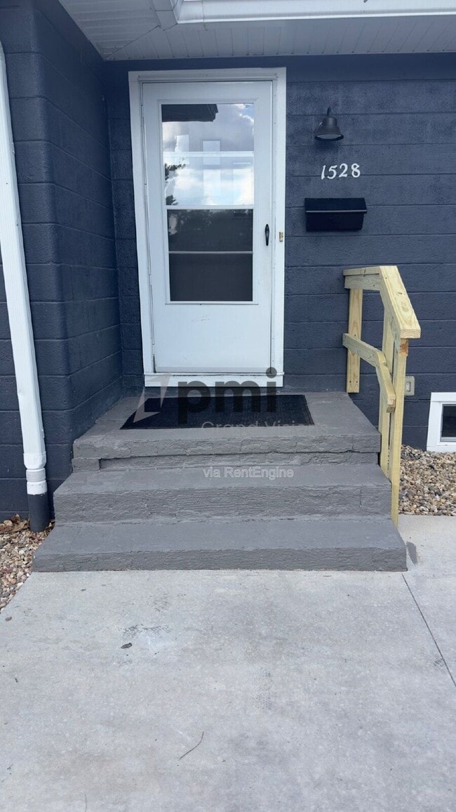 Photo - 1528 Division St
