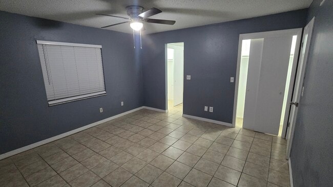 Photo - 7210 N Manhattan Ave Unit Manhattan 2011