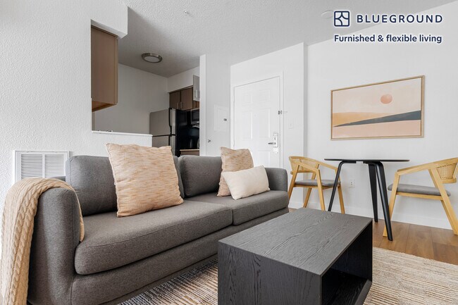 Photo - 10001 N Capital of Texas Hwy Unidad SI FL1-ID248