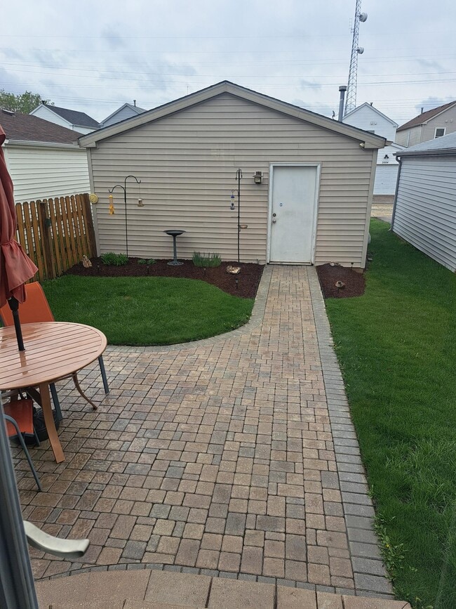 Photo - 1990 Middlebury Dr