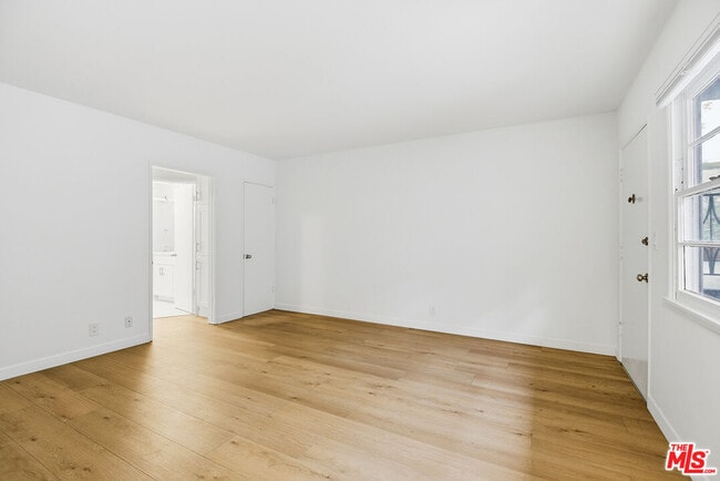 Photo - 1944 S Beverly Glen Blvd Unidad 2