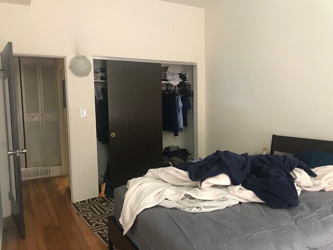 Photo - 1050 W Dickens Ave