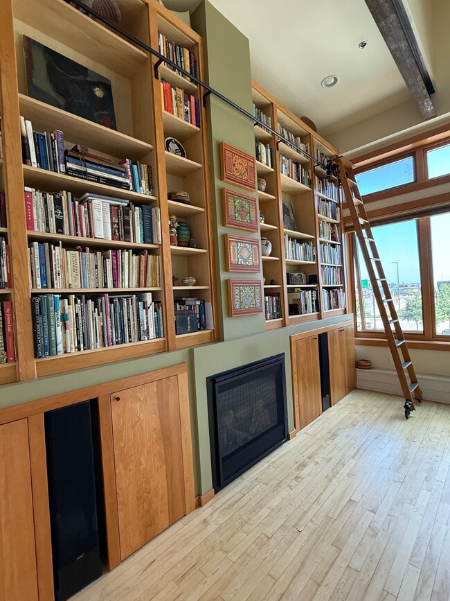 Photo - 7 W Superior St Unit 1