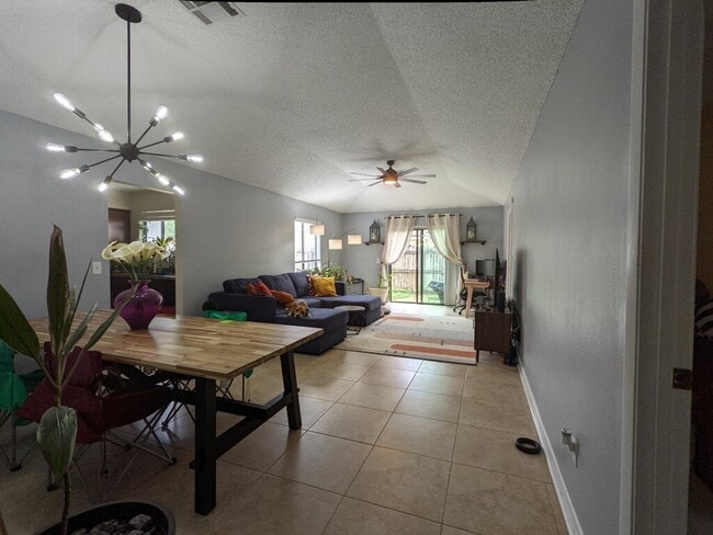 Open living and dining space - 1128 Park Green Pl