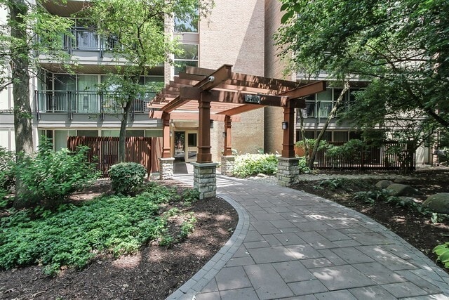 Building Photo - 5900 Oakwood Dr Unit 5E Rental