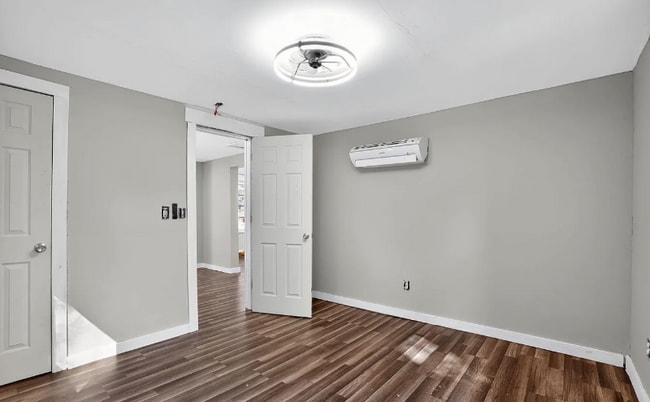 Photo - 306 7th St E
