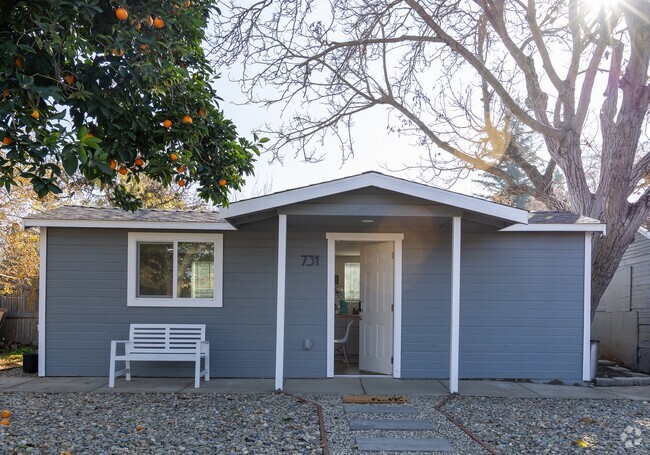 Building Photo - 729 Solano St Rental