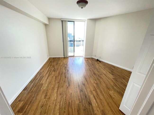 Building Photo - 3530 Mystic Pointe Dr Unit 3104
