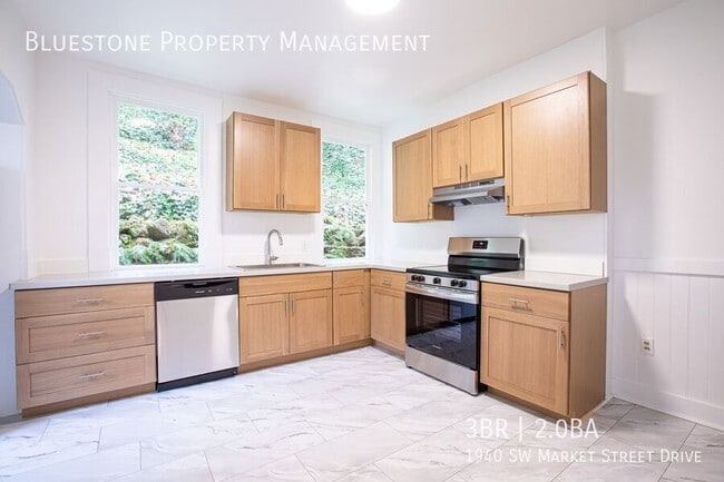 Building Photo - 1940 SW Market St Dr