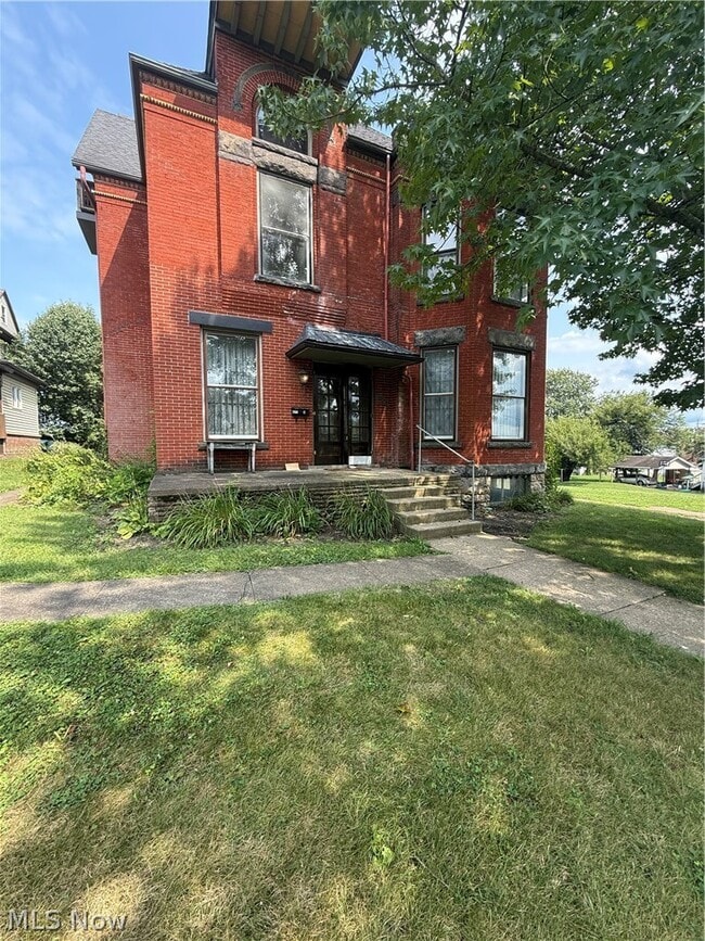 Building Photo - 932 Maple Ave Unit A