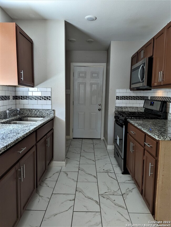 Kitchen - 206 Rivertree