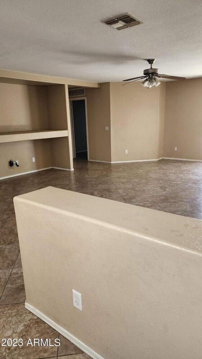 Photo - 447-15116 Fillmore St