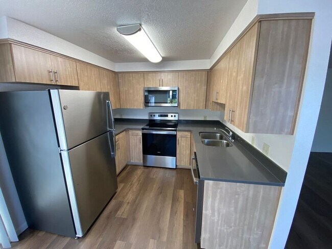 Photo - 915 Bryan Ct NE