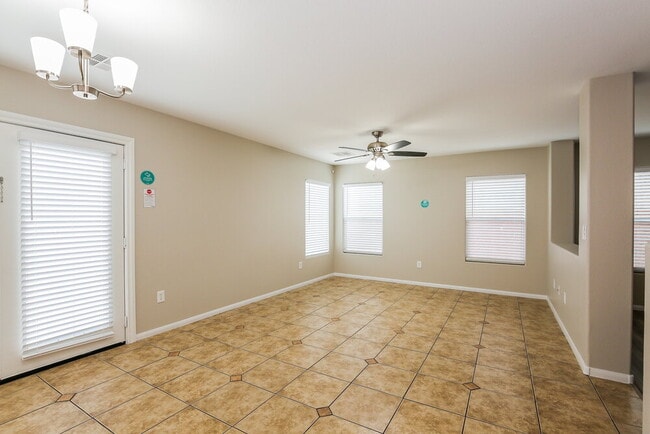 Photo - 2325 Cockatiel Dr