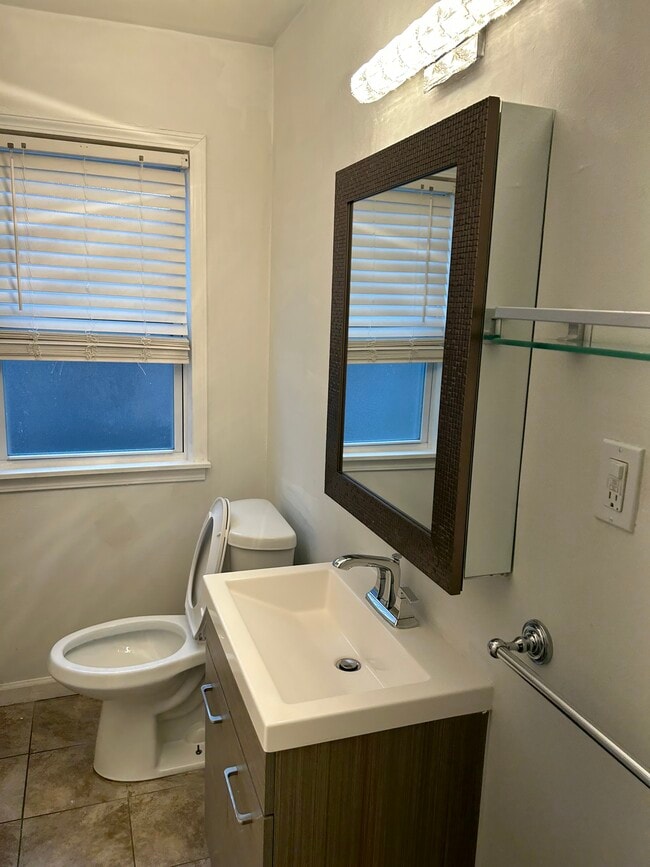 Photo - 21663 Newcastle Rd