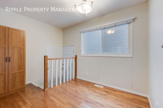 Photo - FANTASTIC 2 BEDS/ 1 BATH + DEN UPPER UNIT ONLY!